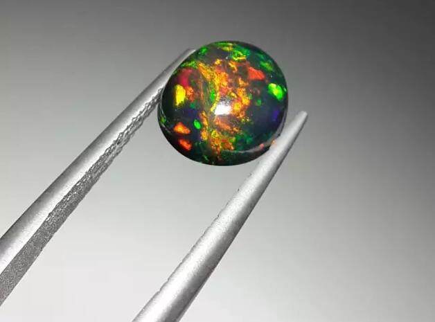 天然欧泊和人造欧泊对比图片,如何分辨欧泊的品相和价格