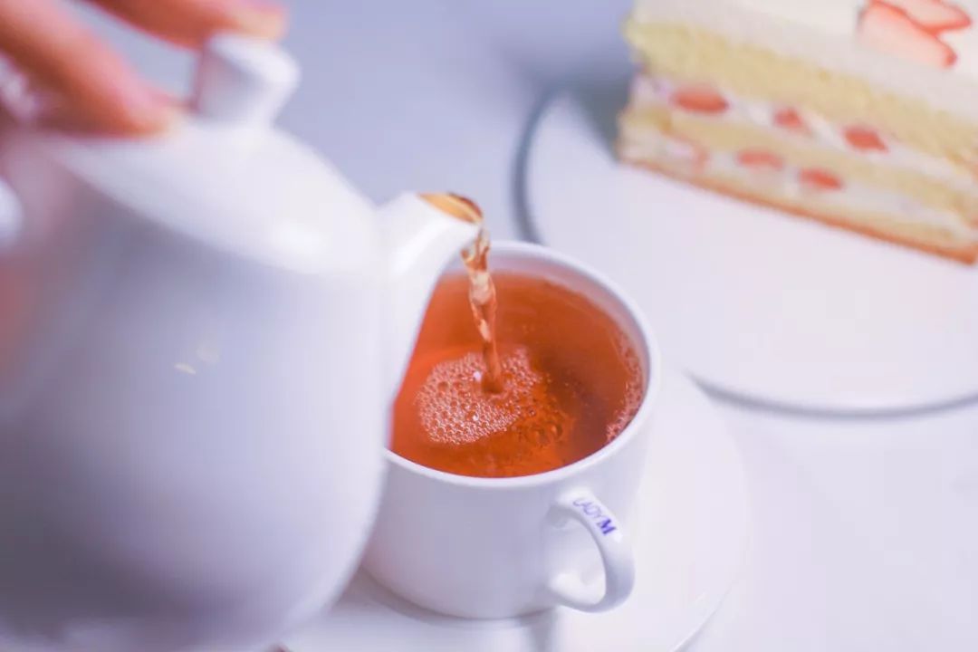 为了这口蛋糕，有人等了5小时，队伍长到连警察都出动