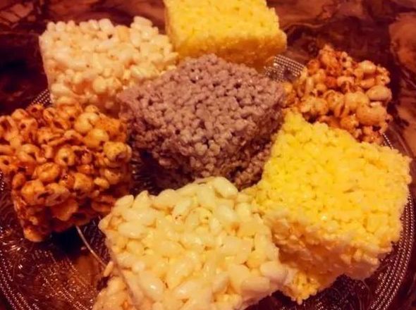 二十三,糖瓜粘,灶王老爷多美言!快过年啦!