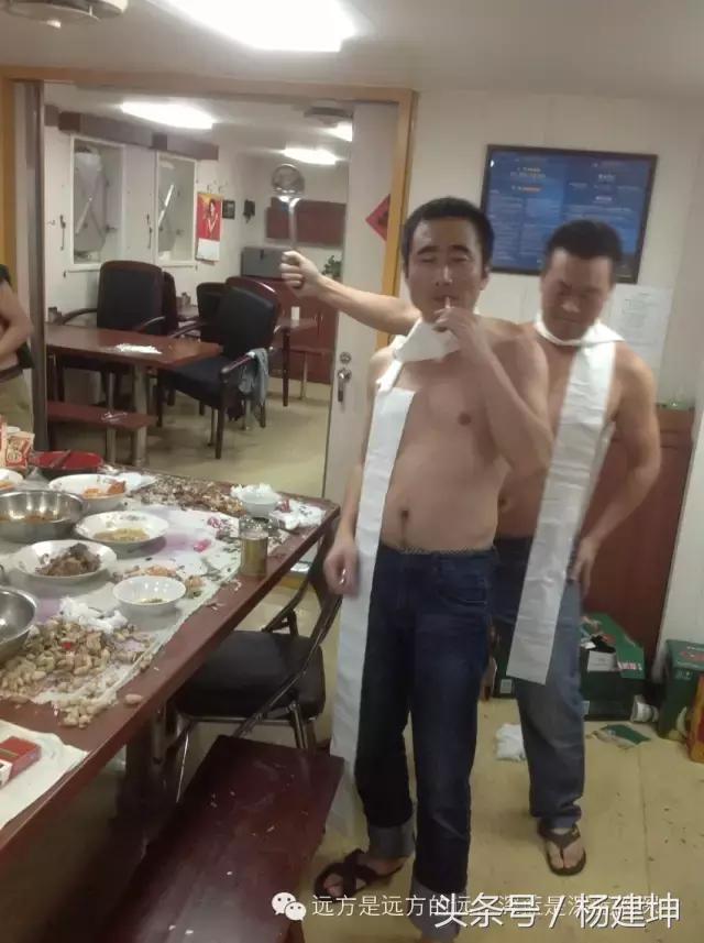 这就是船员，一年又一年，一天又一天，船上的年