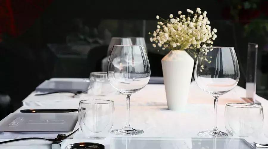 在艺术馆里吃饭是一种怎样的体验,在美术馆里面吃料理