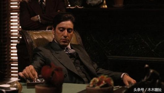 心理学上有一个词叫吸引力法则,心理学中人际交往的吸引力法则