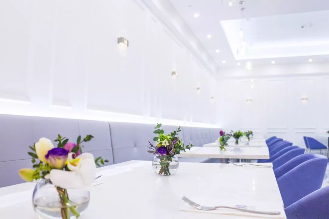 为了这口蛋糕，有人等了5小时，队伍长到连警察都出动