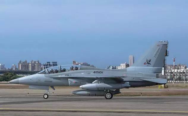 l-15椋炴満,鍥戒骇l-15a鎴樻満