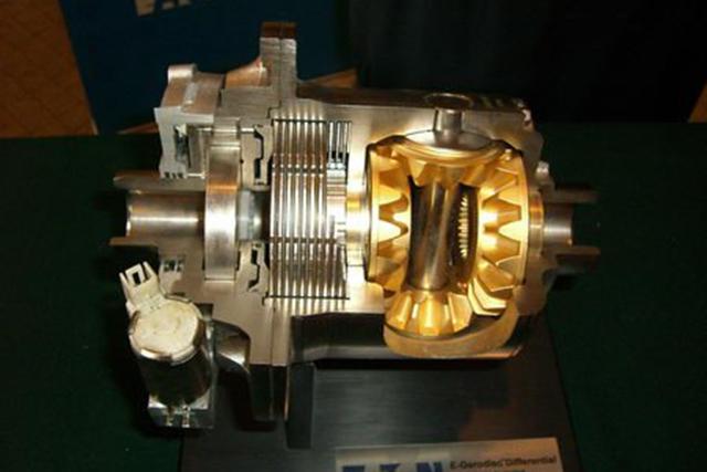 诞生于军工厂，仅卖11万，有人将它比作国产霸道，砸锅卖铁也要买