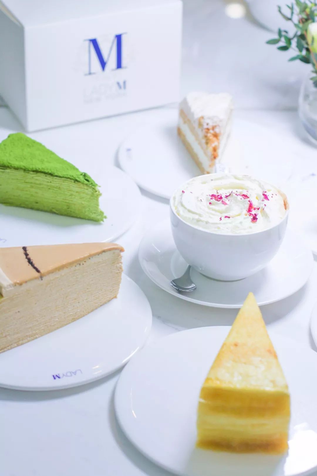 为了这口蛋糕，有人等了5小时，队伍长到连警察都出动