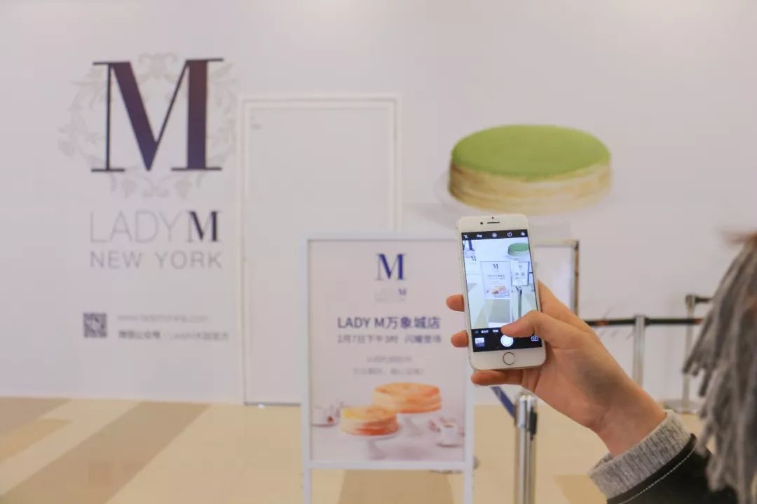 为了这口蛋糕，有人等了5小时，队伍长到连警察都出动