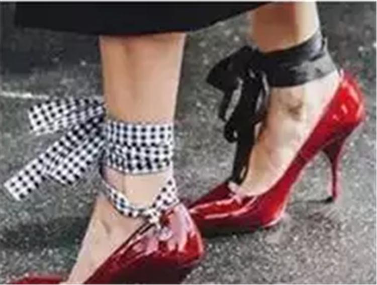 鞋子总是掉,鞋子老是掉跟是怎么回事