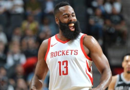 詹姆斯连续4年称霸收入榜，上一位超过他的还是那个湖人名宿