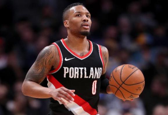 詹姆斯连续4年称霸收入榜，上一位超过他的还是那个湖人名宿