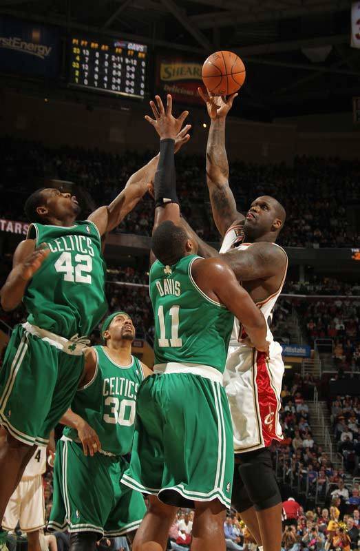 奥尼尔巅峰统治力让人放弃防守,巅峰时期的奥尼尔真的防不住吗