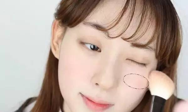 怎么样化妆看起来很透亮,这样化妆更显年轻