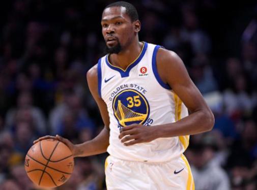 詹姆斯连续4年称霸收入榜，上一位超过他的还是那个湖人名宿