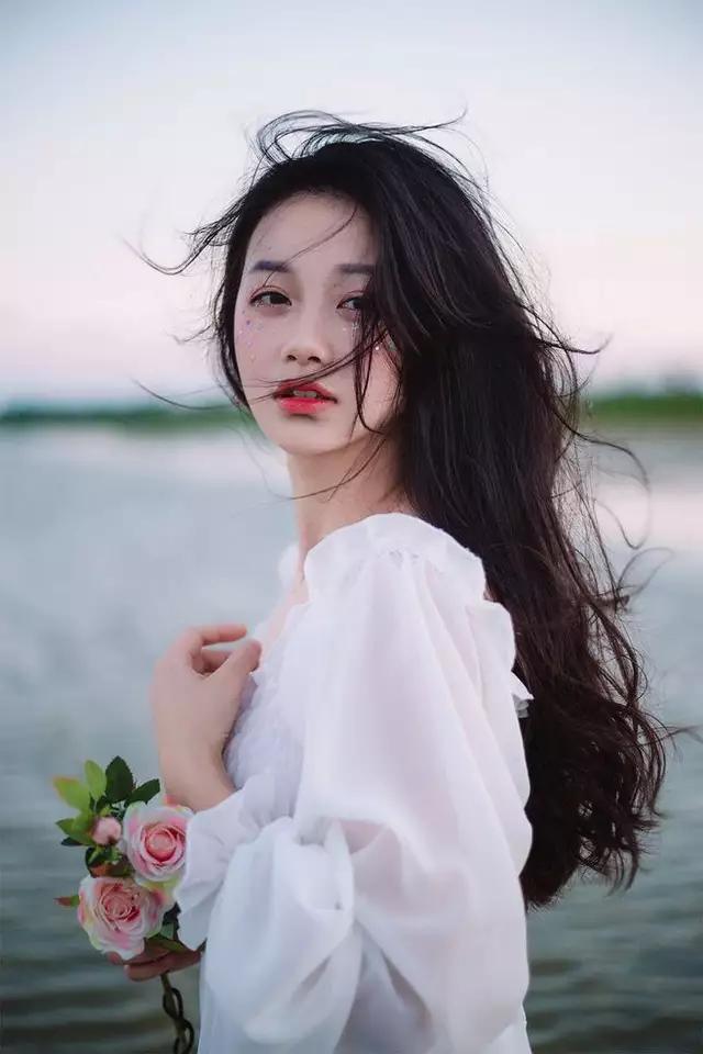 1个宇宙，8大行星，204个国家，我竟如此荣幸，可以遇见你！