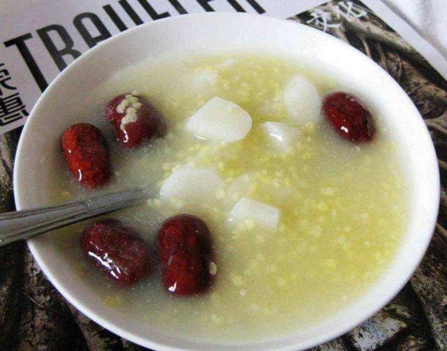 每天早上喝一碗小米粥有什么用,早晨常喝小米粥对身体有什么好处