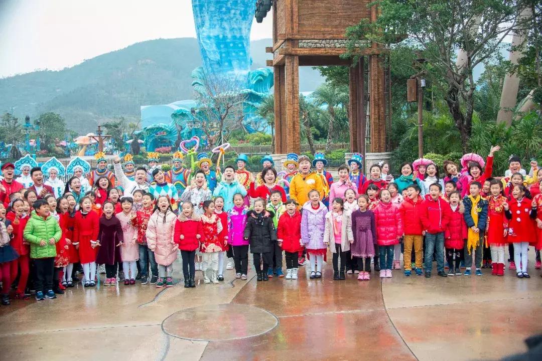 走起~今晚18:30拿出手机摇一摇，《过年啦》惊喜来袭！