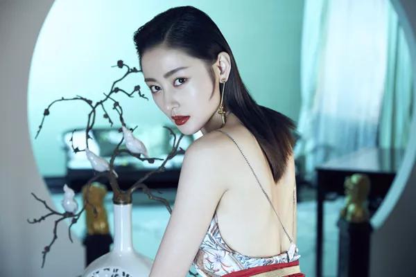 千秋艳绝五大美人你知道吗？过中国年，口红就涂中国红！