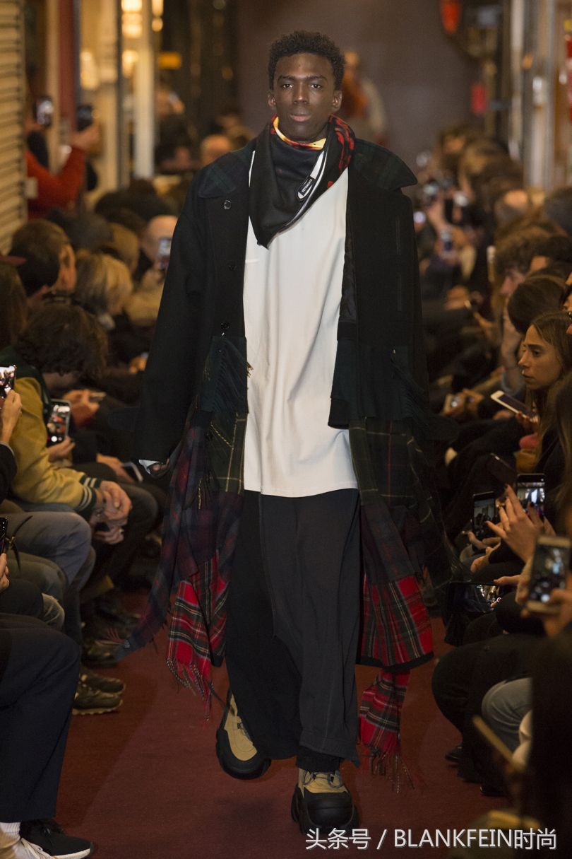 时装周eliesaab秀场,vetements男装发布会