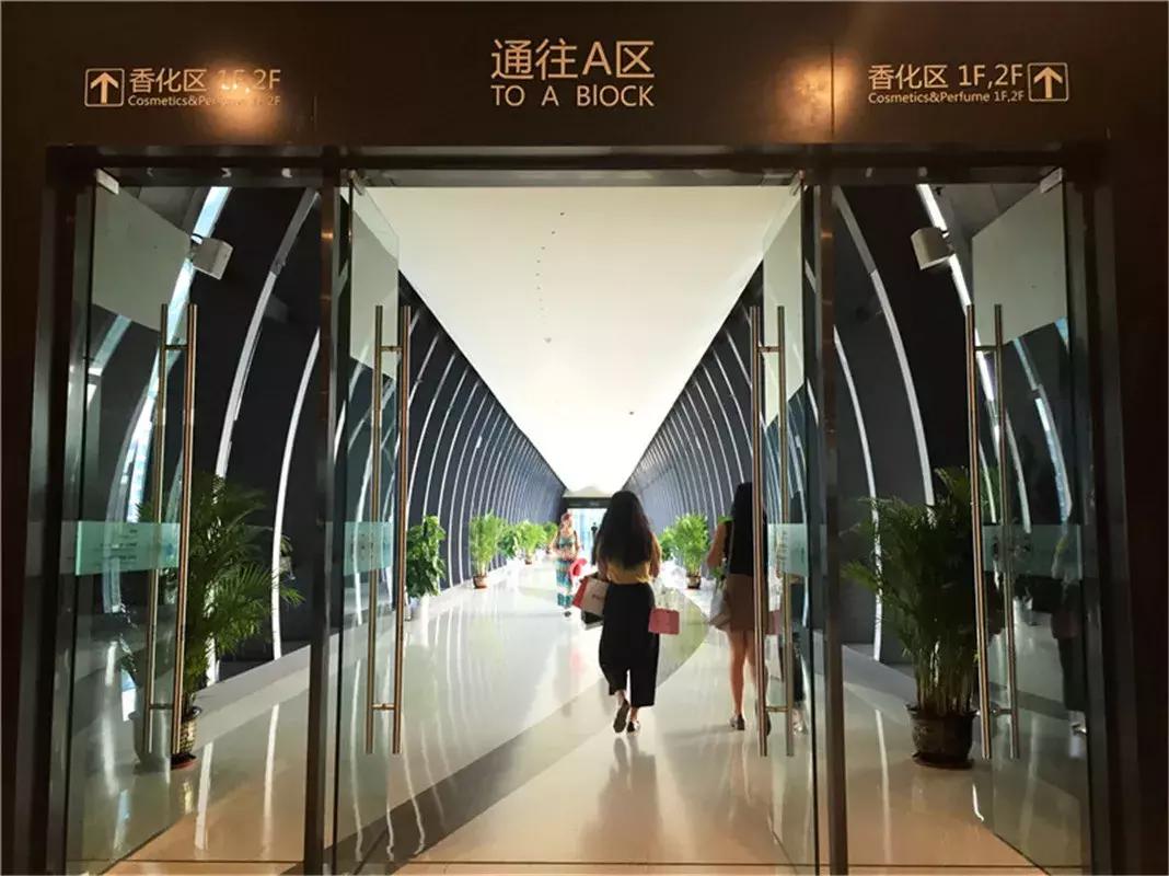 2018三亚免税店购物攻略，三亚免税店免费接送大巴班车