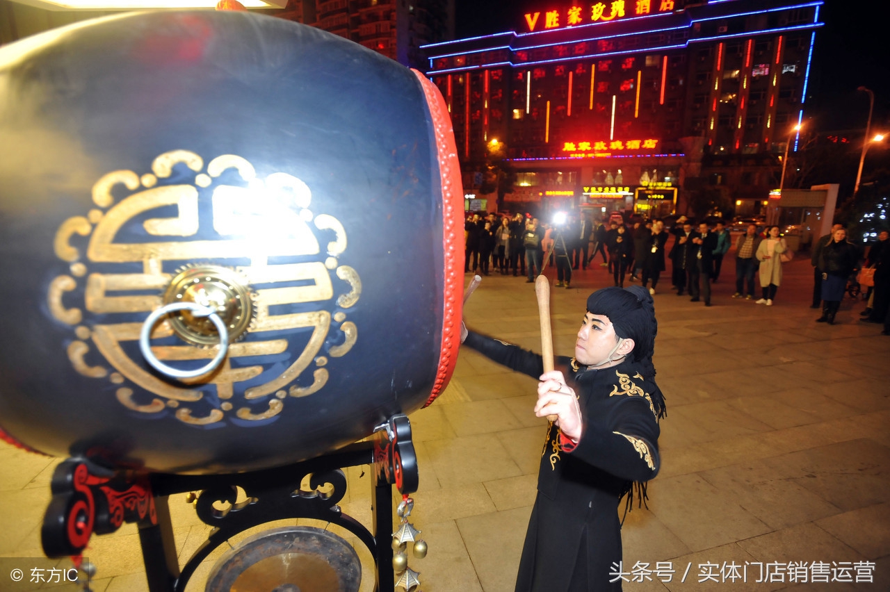 新中式与现代服装碰撞,中国新零售对比日本新零售