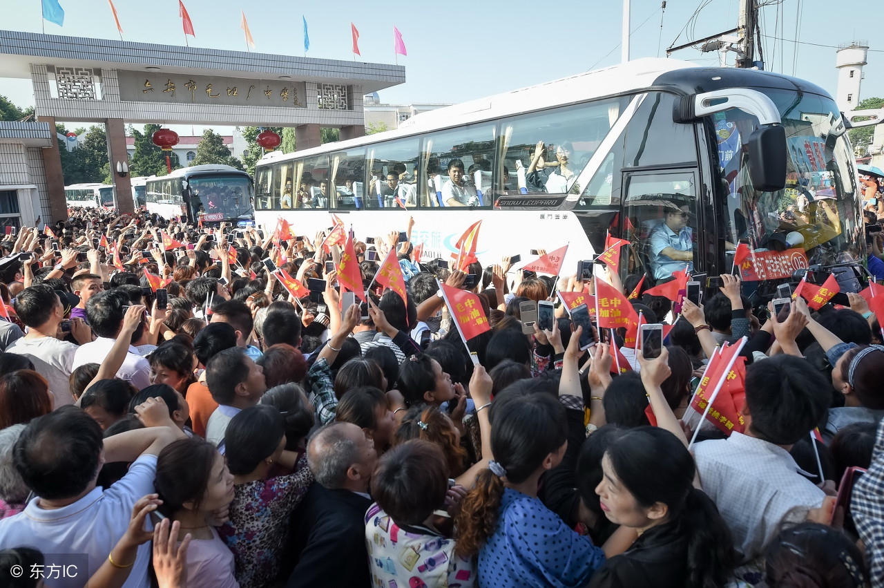 这里号称中国的“高考梦工厂”，数万陪读妈妈住进这个小镇