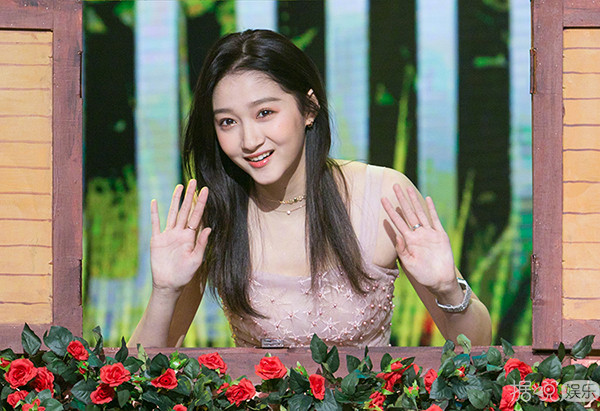 鹿晗关晓彤穿衣,关晓彤为什么穿衣打扮被吐槽