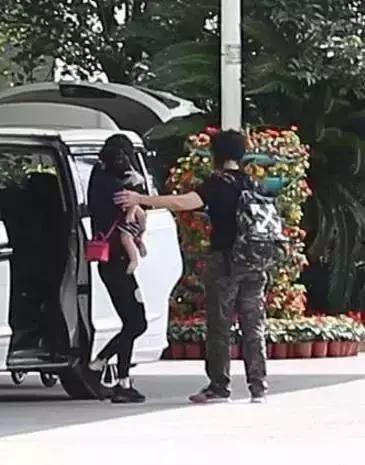 baby装蜡像,baby假装蜡像邓超