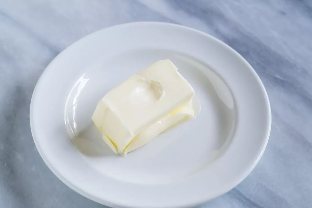 冬天快速软化黄油的小窍门,软化黄油的最快方法烤箱