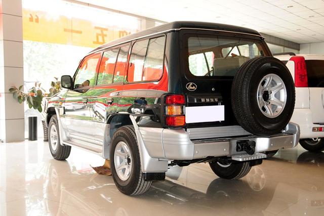 诞生于军工厂，仅卖11万，有人将它比作国产霸道，砸锅卖铁也要买