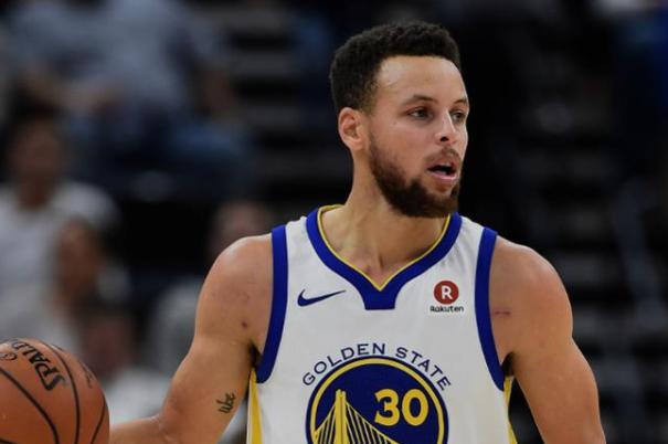 詹姆斯连续4年称霸收入榜，上一位超过他的还是那个湖人名宿