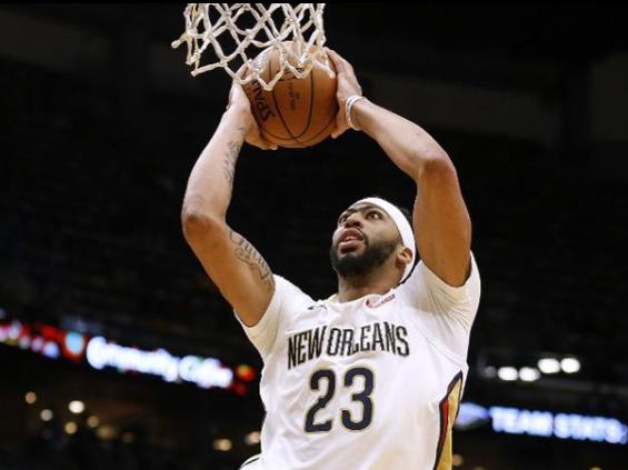 詹姆斯连续4年称霸收入榜，上一位超过他的还是那个湖人名宿