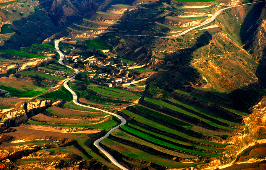 「“四好农村路”」布塄沟村：赶走致富“拦路虎”聚财气凝民心