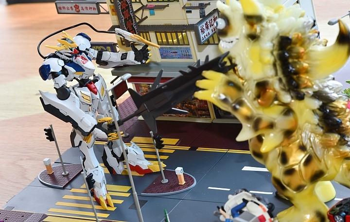 把香港带回家！TINY微影Bd7「香港传统公寓街景」模型开箱制作！