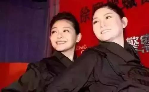 baby蜡像合影腰围,baby蜡像酷似戚薇
