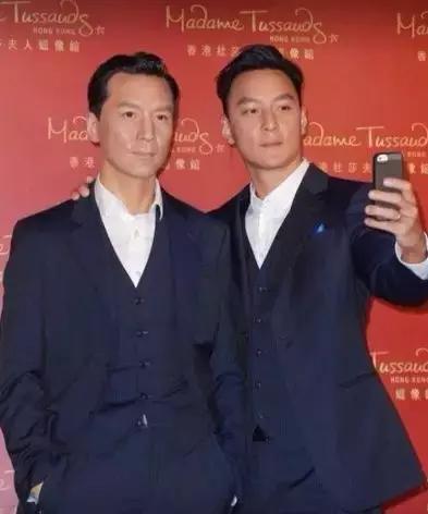 baby蜡像合影腰围,baby蜡像酷似戚薇