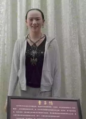 baby蜡像合影腰围,baby蜡像酷似戚薇