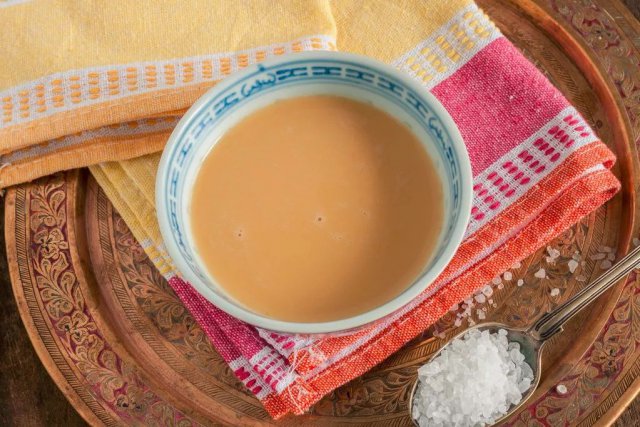 男明星喝奶茶合集,男子一夜喝十杯奶茶