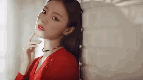 跟着宋慧乔、李圣经一起打造“新年妆”,你看怎么样?