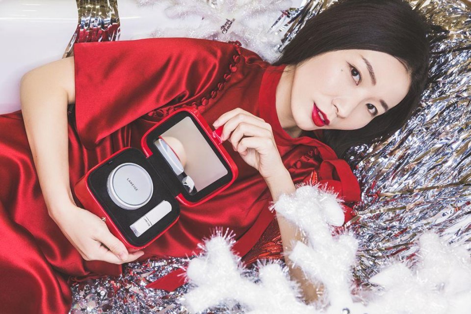 跟着宋慧乔、李圣经一起打造“新年妆”,你看怎么样?