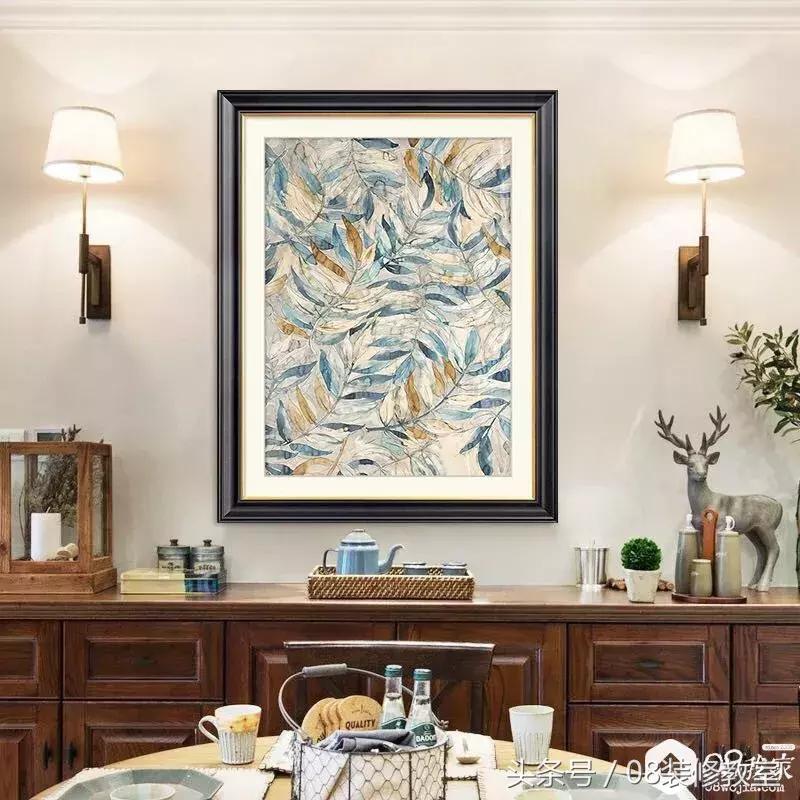 一直在纠结沙发背景墙要不要挂画,今年最流行挂画怎么选
