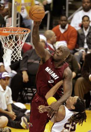 奥尼尔巅峰统治力让人放弃防守,巅峰时期的奥尼尔真的防不住吗