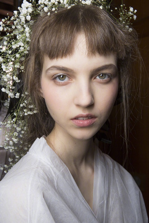 穿Dior星空裙的模特比ab还美！神似王思聪前女友，就是嘴巴怪怪的