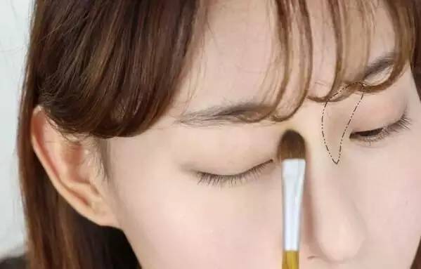 怎么样化妆看起来很透亮,这样化妆更显年轻