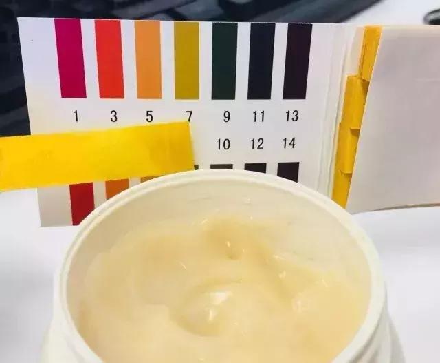 可以搓出奶珠的面霜,能揉出粉珠的面霜