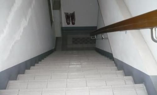 大门对楼梯有风水大忌吗怎么解决,大门对楼梯风水怎样处理