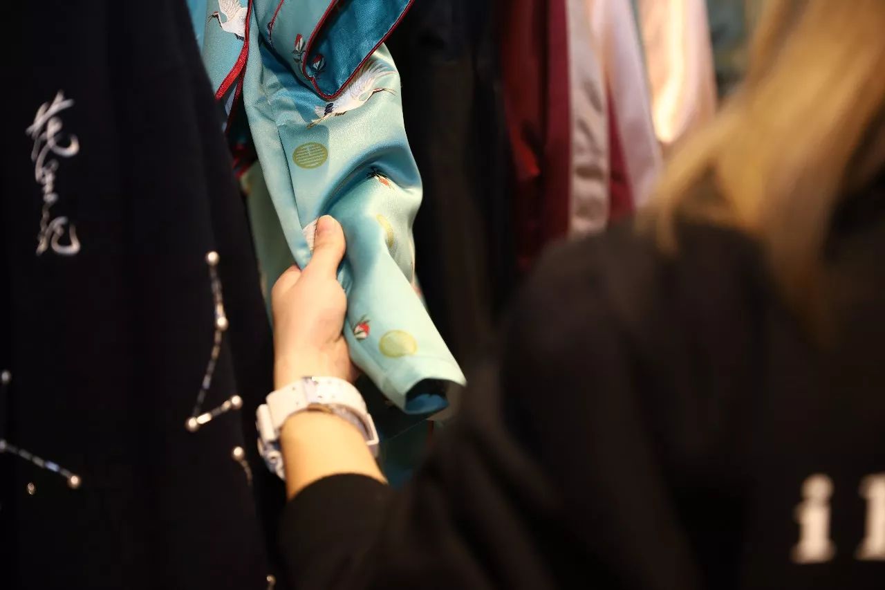 一针一线中式嫁衣,一针一线时尚