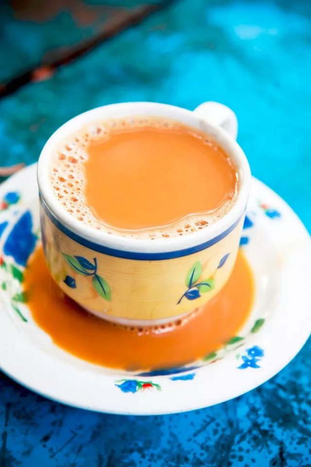 男明星喝奶茶合集,男子一夜喝十杯奶茶