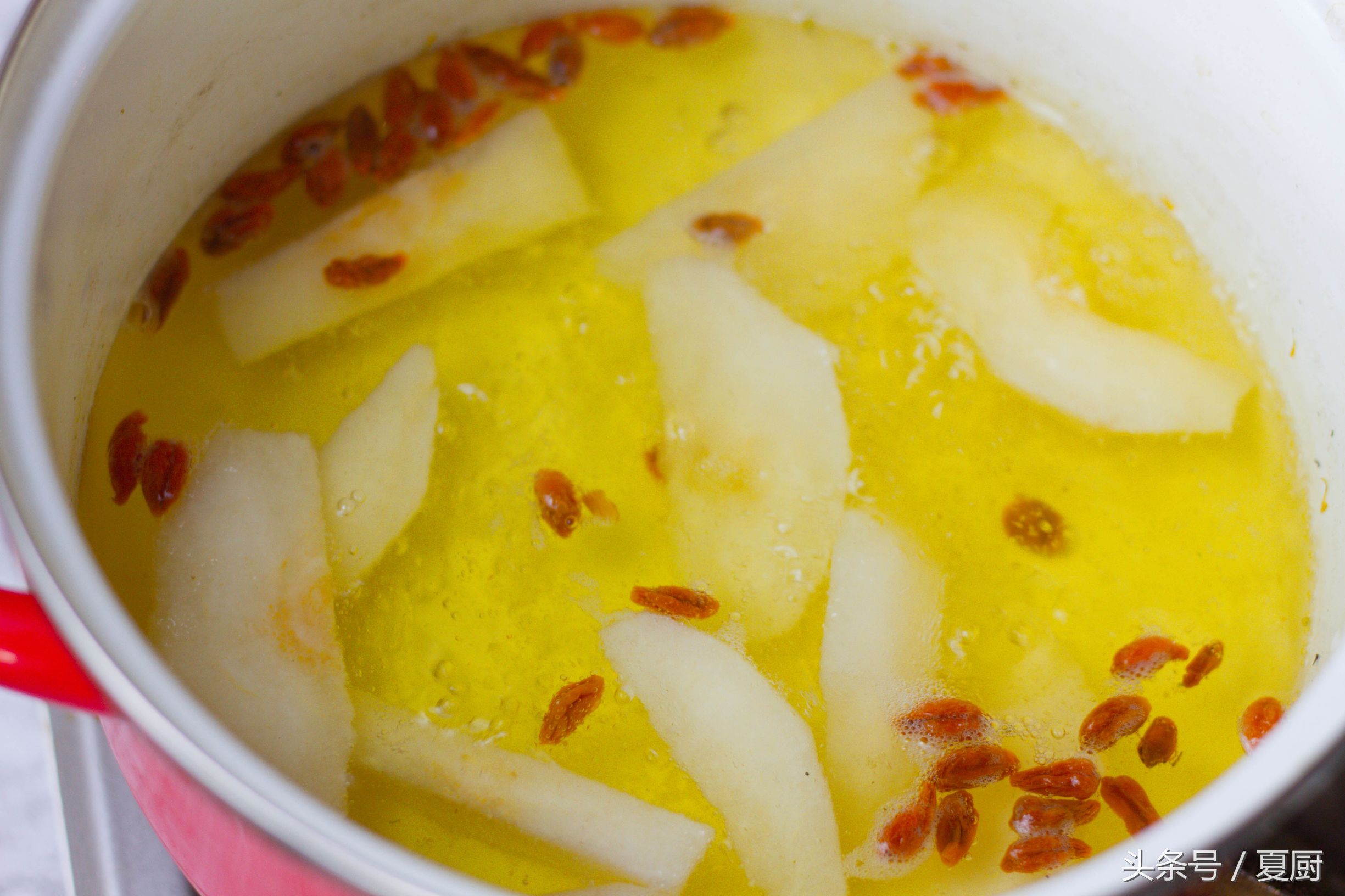 发财中国年吃太多的热气食物，菊花雪梨茶清肺热，性价比很高