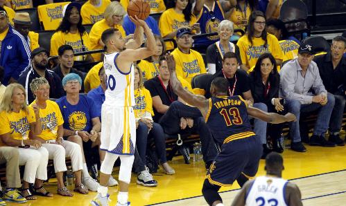 为什么库里的3分能改变历史?这5大优势,雷阿伦米勒也望尘莫及!