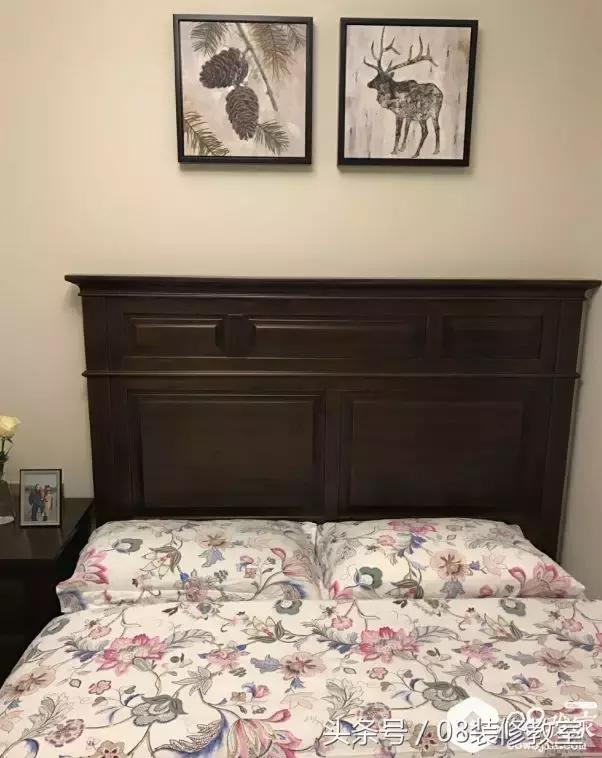 一直在纠结沙发背景墙要不要挂画,今年最流行挂画怎么选